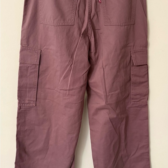 Levi's Women's Wide Leg Baggy Cargo Pants, color Rose Taupe, size 30x30 - Picture 11 of 12
